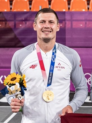Agņis Čavars