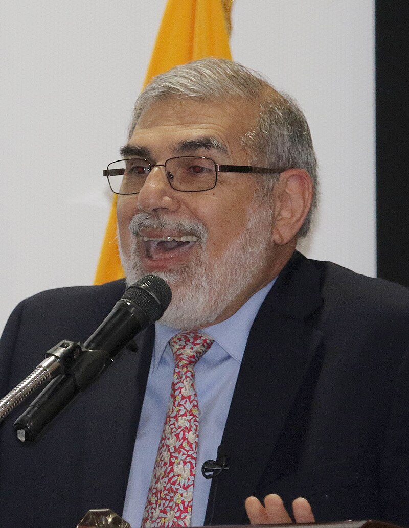 Alberto Dahik Garzozi