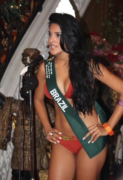 Alejandra Castillo