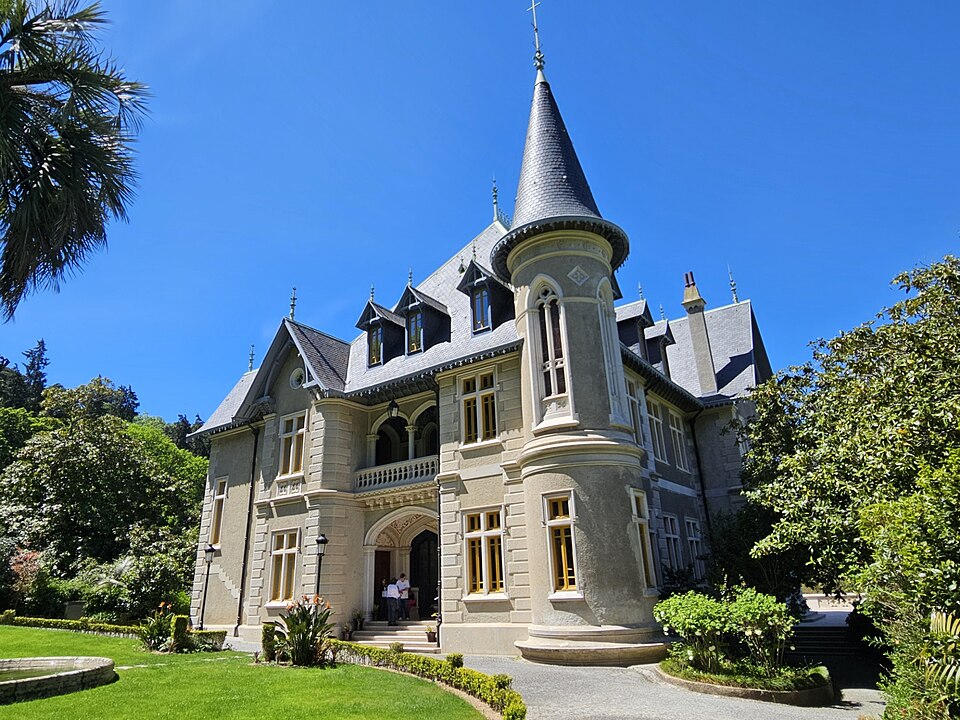 Casa Ermelinda Freitas