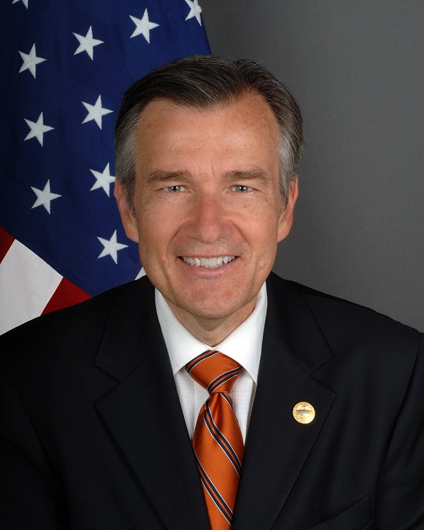 Douglas Kmiec