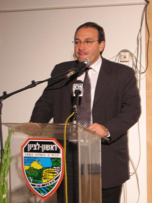 Dov Tzur