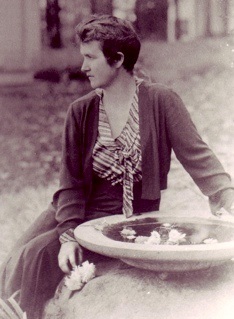 Dr Louisa