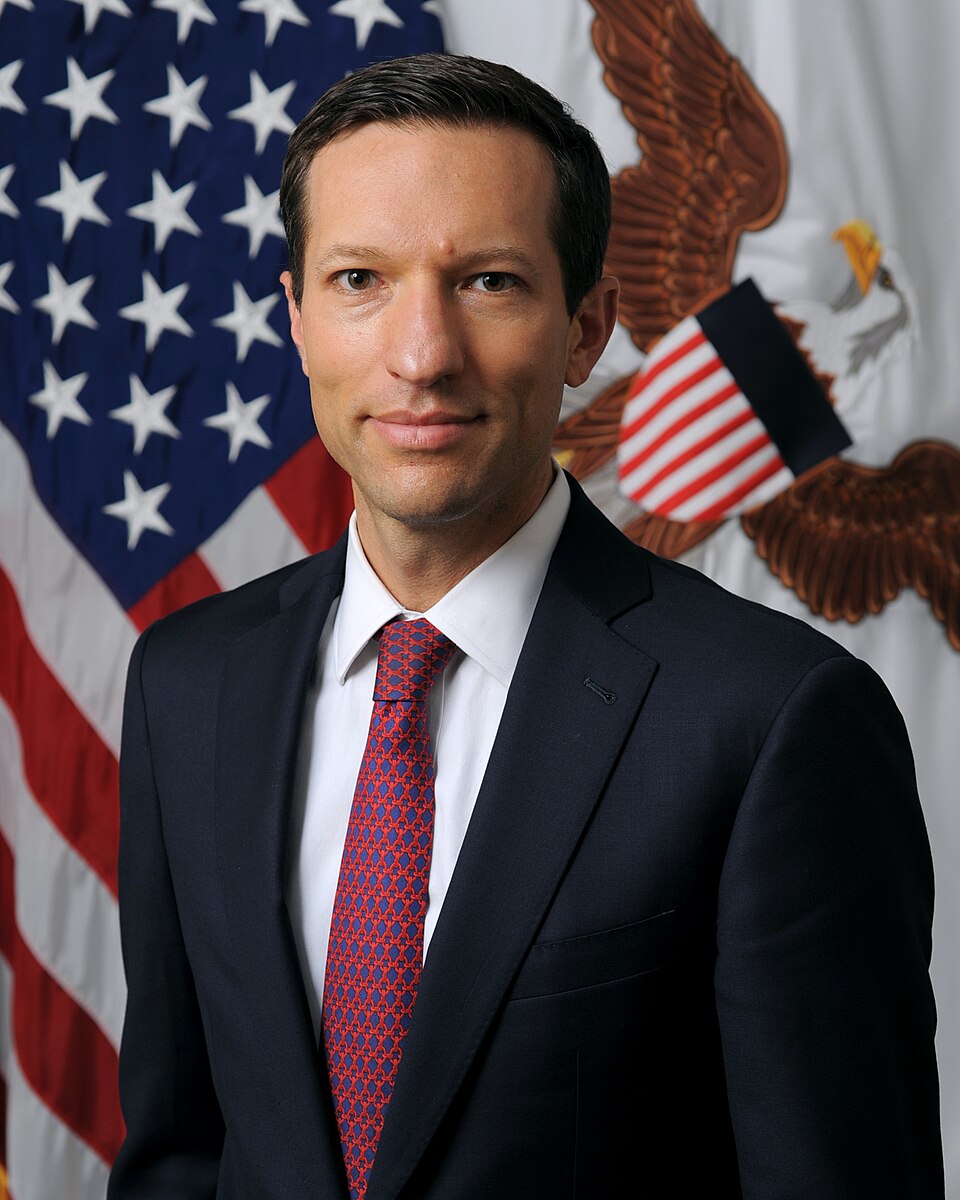 Ely Ratner