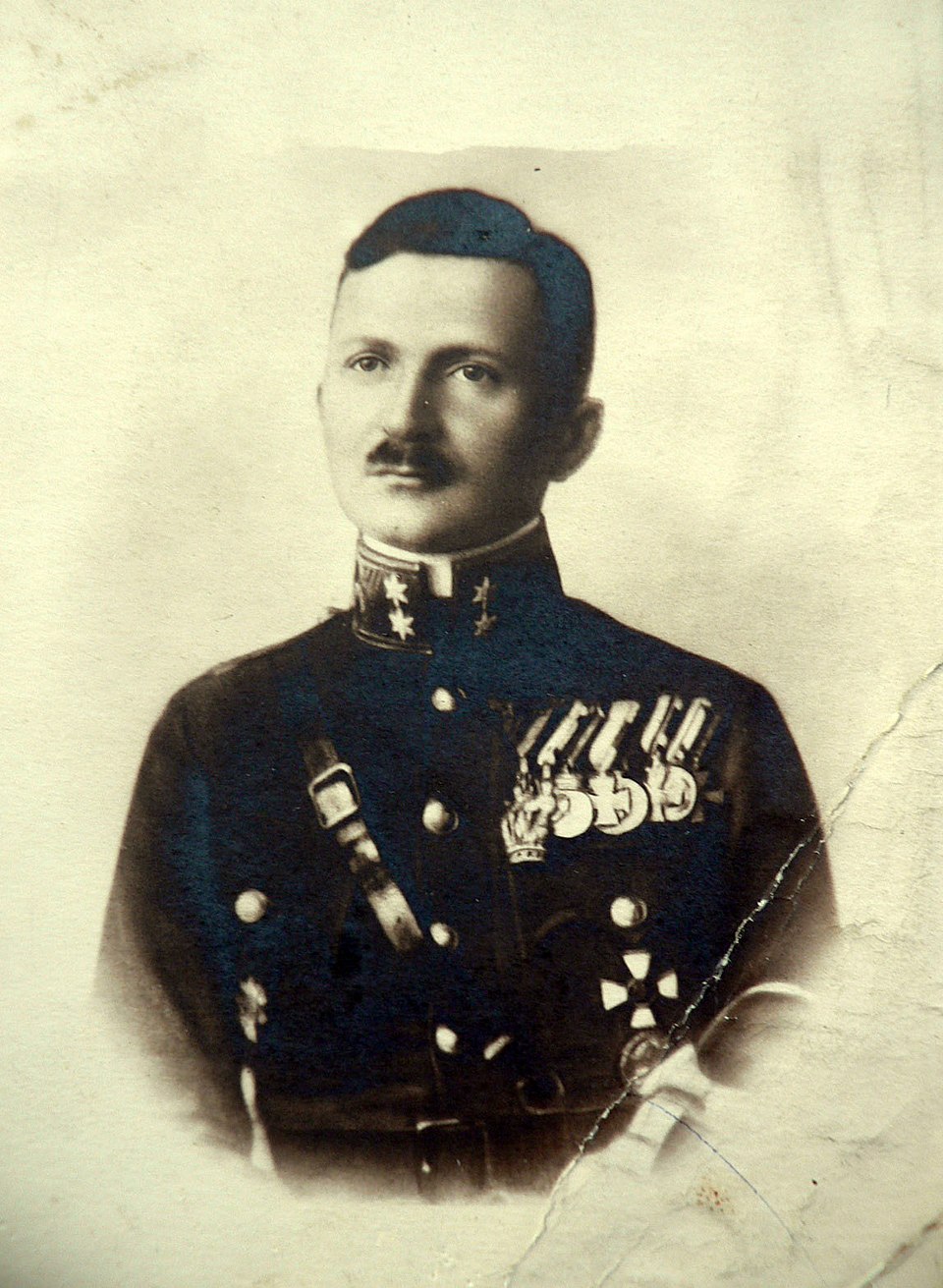 Erwin Gustavo G. E.