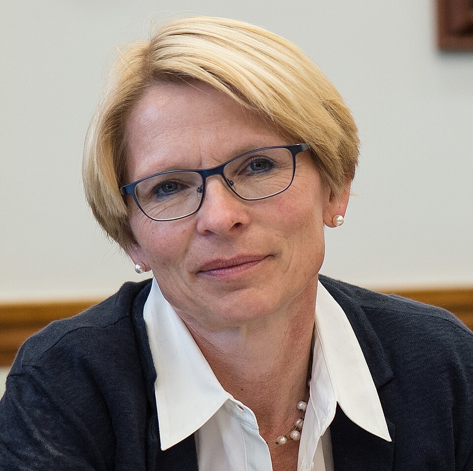Esther Girsberger
