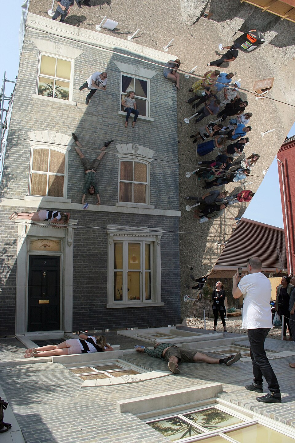 Leandro Erlich