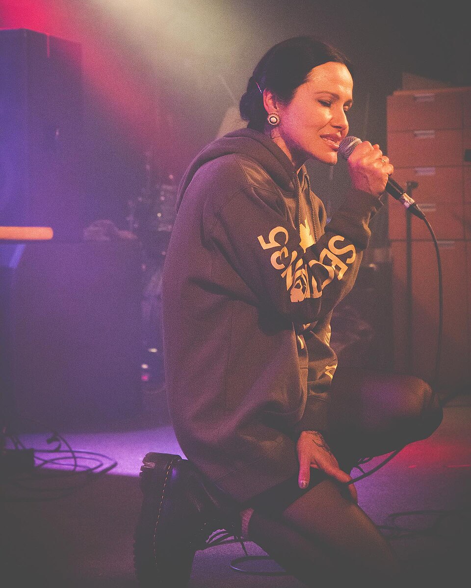 Lindsay Knight