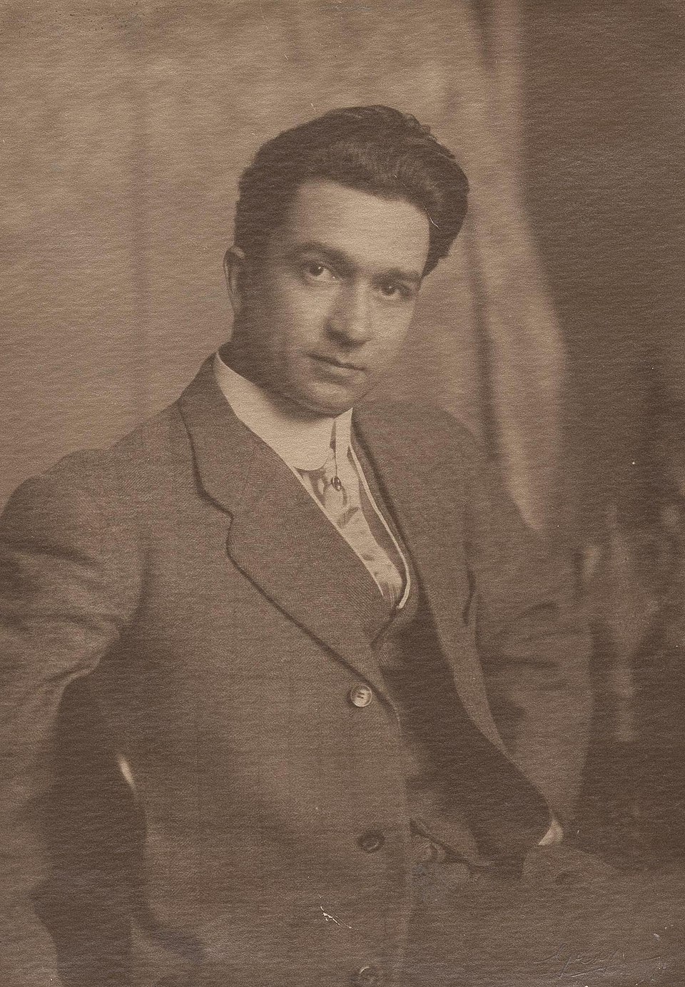 Luis Mora