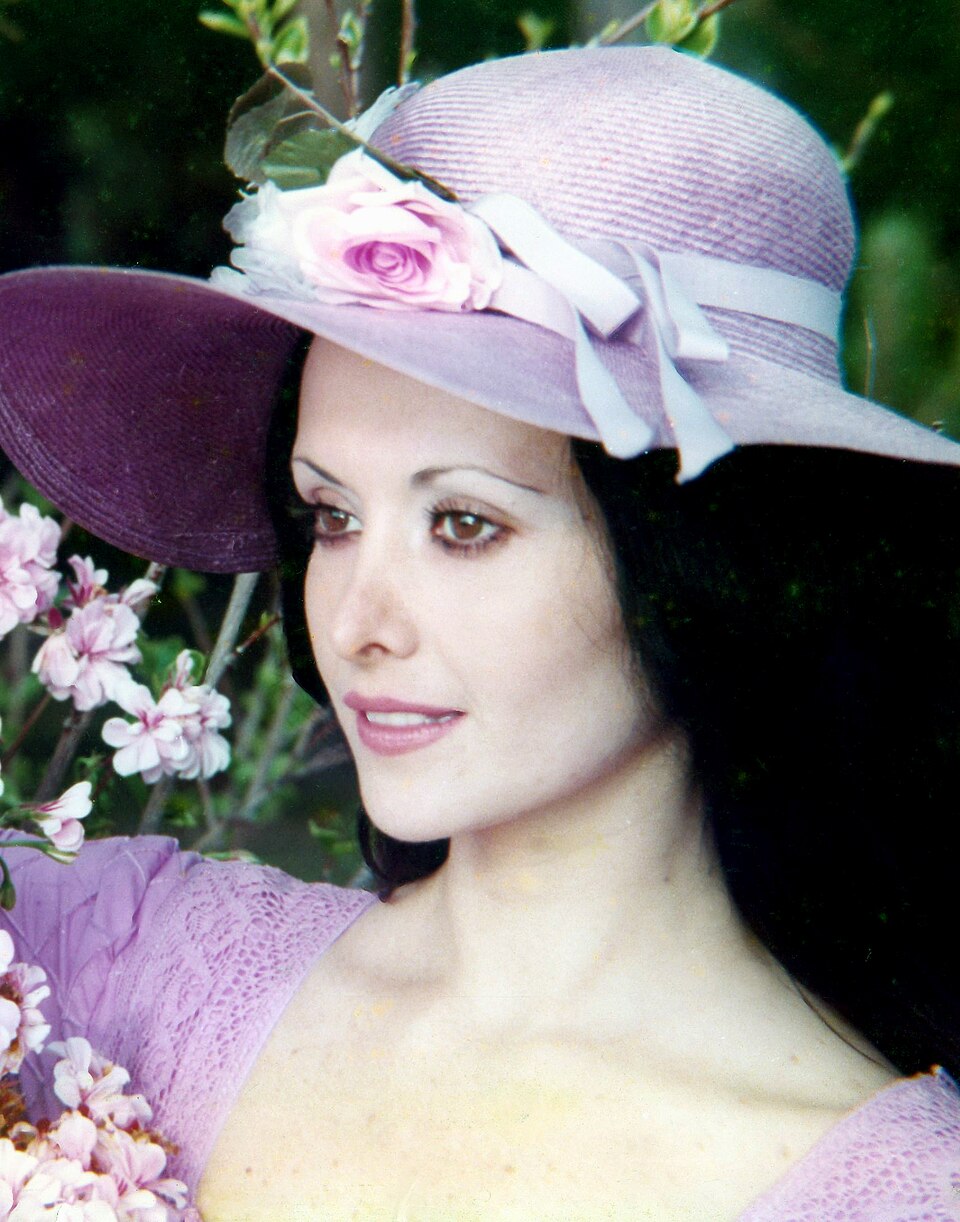 Madeleine Hartog Bell