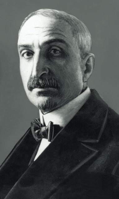 Max Mariola