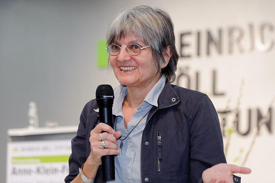 Mojca Dobnikar