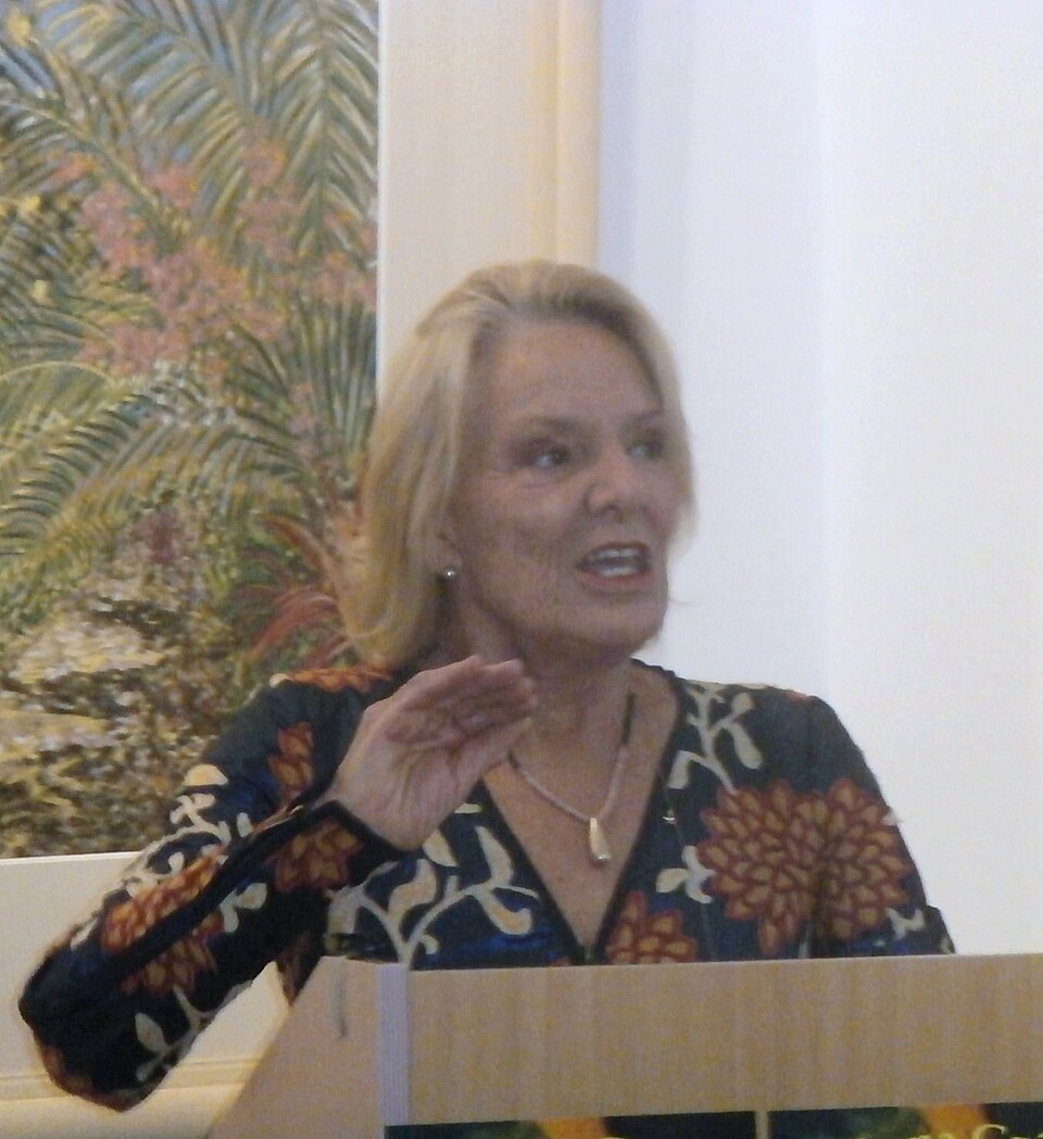 Pauline Bewick