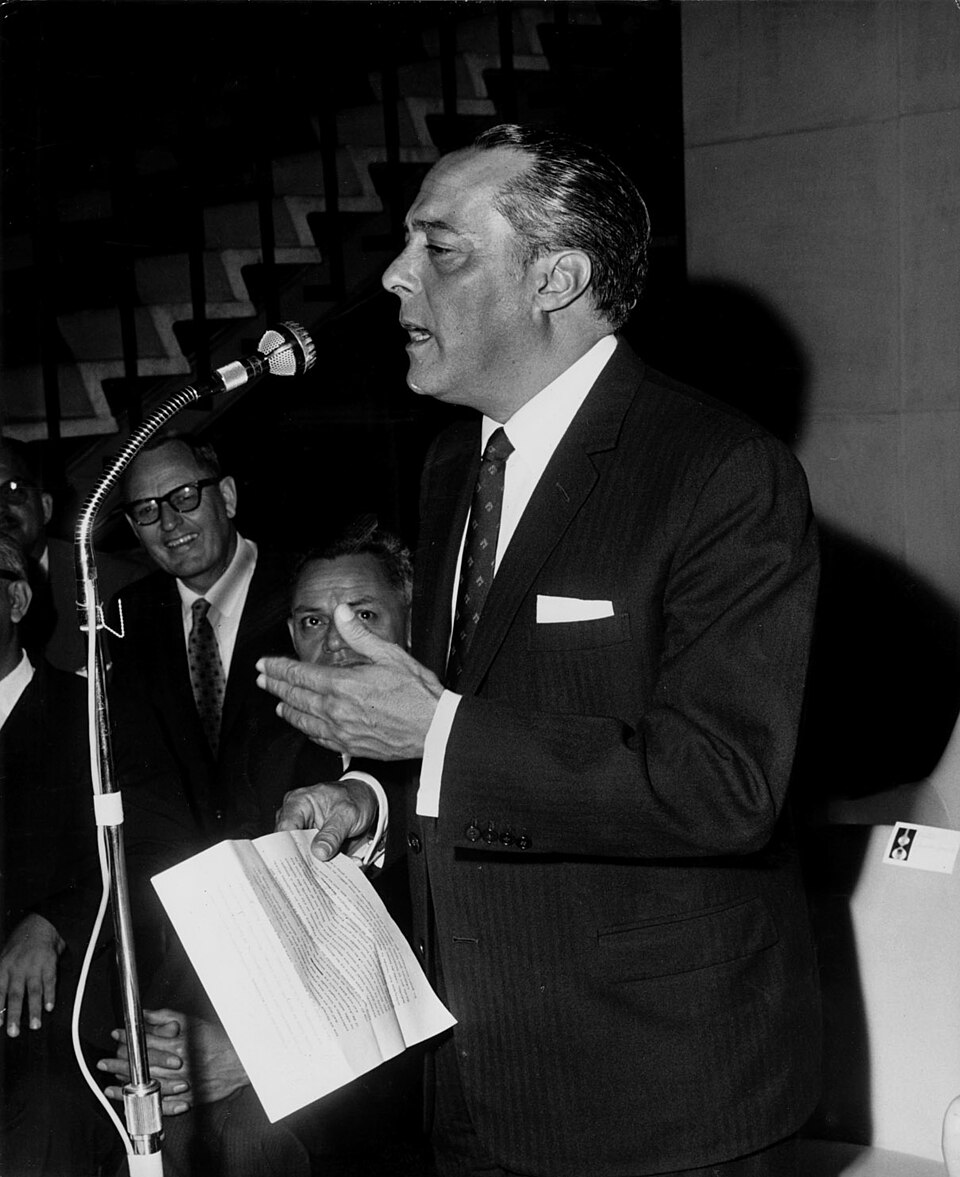 Ramón J. Velázquez