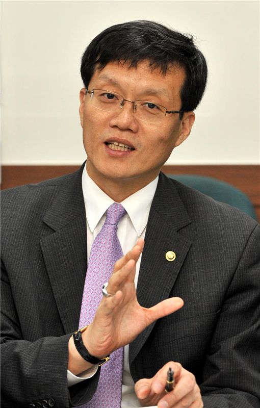 Rhee Chang-yong