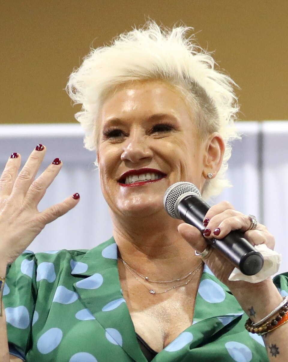 Suzanne Lenzer