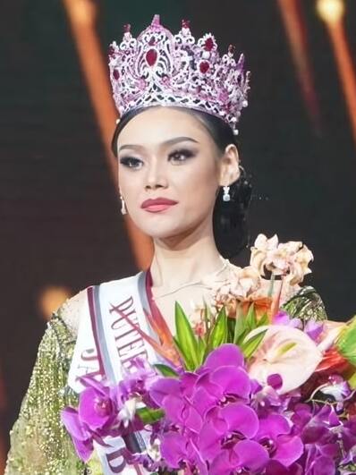 Vania Aprilia
