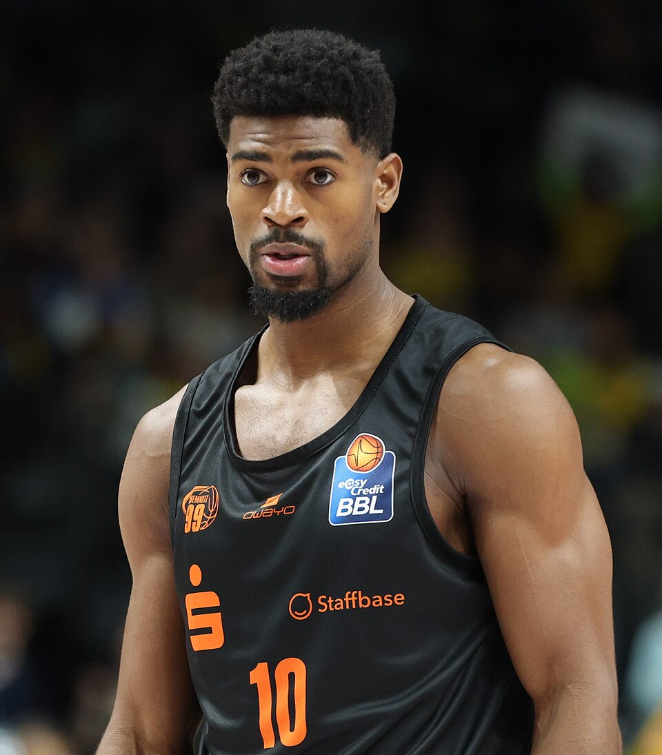 Victor Lamont Bailey