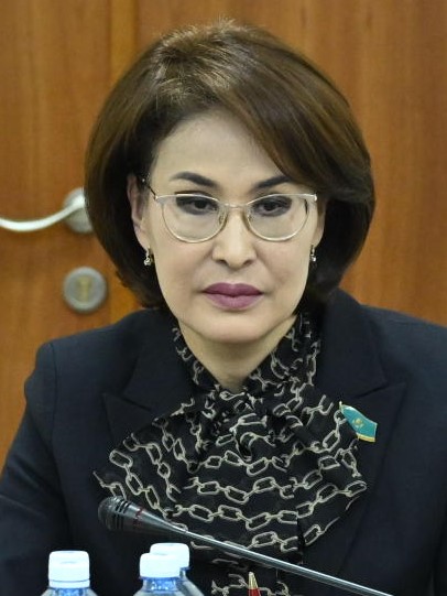 Акмарал Альназарова